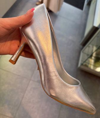 Zilveren pumps