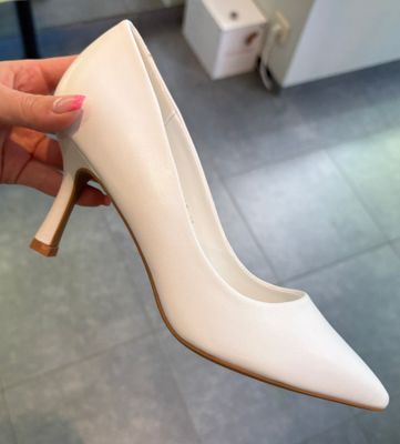 Witte pumps