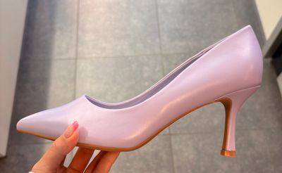 Pumps in het lila