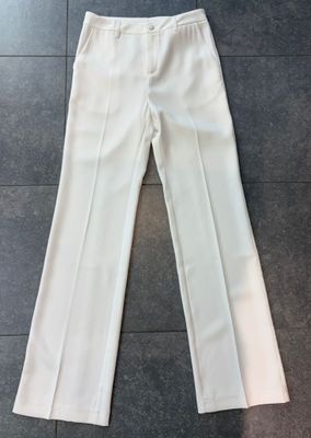 Geklede broek verkrijgbaar in drie verschillende kleuren