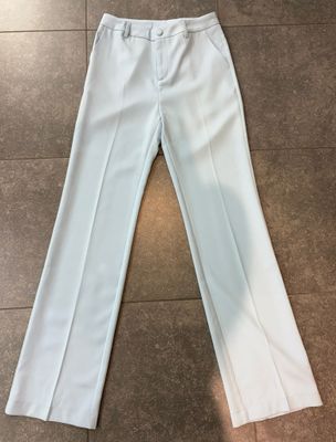 Geklede broek verkrijgbaar in drie verschillende kleuren