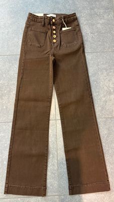 Bruine jeans met knopen en wijde pijpen