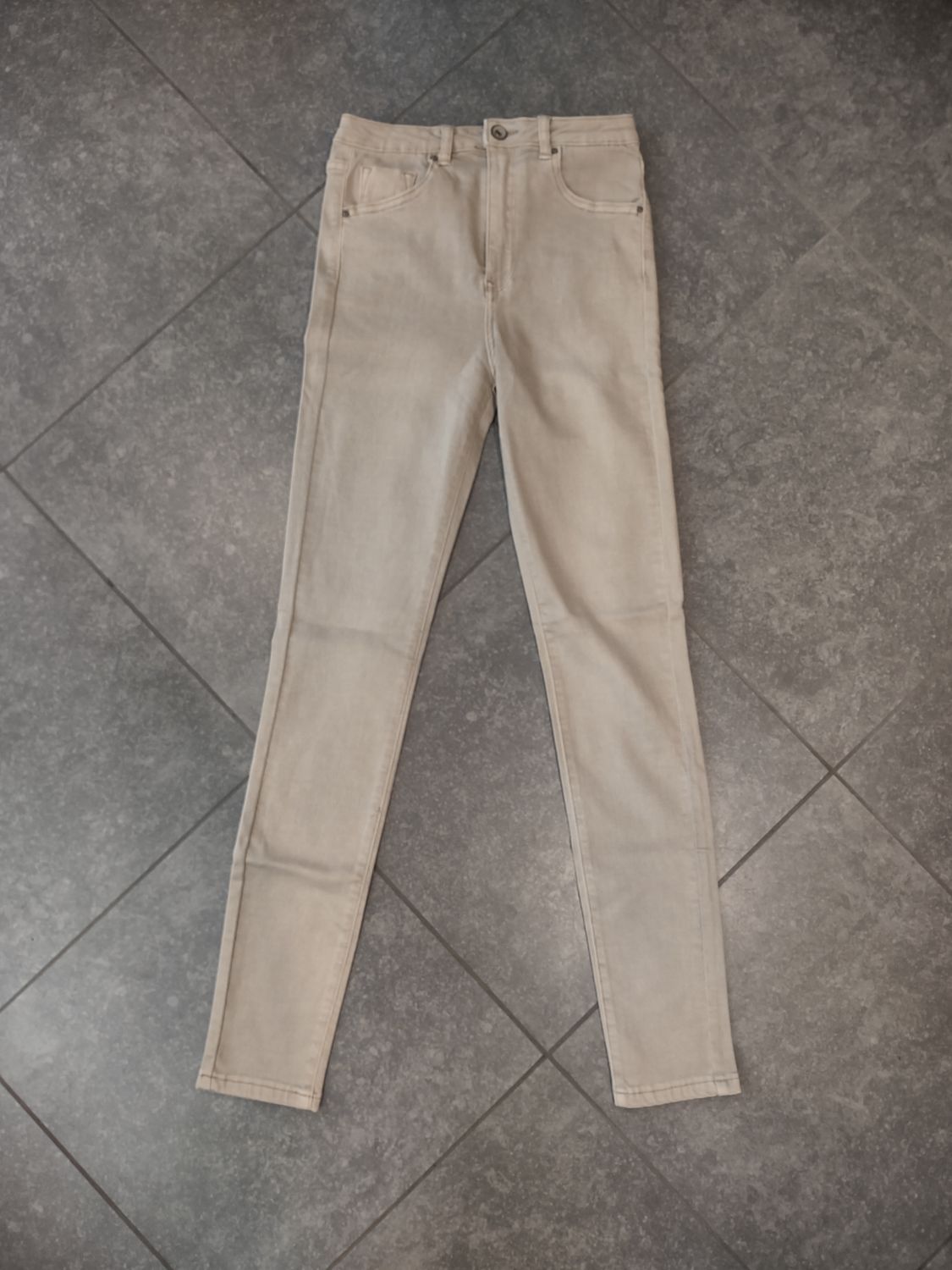 Beige skinny jeans