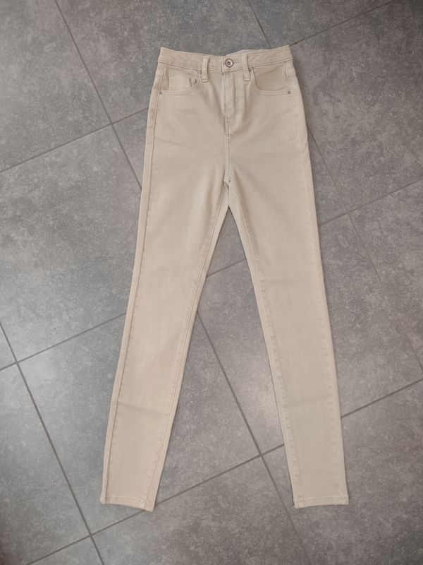 Skinny jeans in het beige Skinny jeans in het beige
