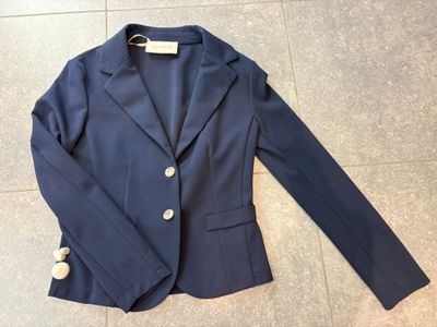 Donkerblauwe blazer met goudkleurige knopen