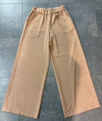 Geklede broek met wijde pijpen in het light camel
