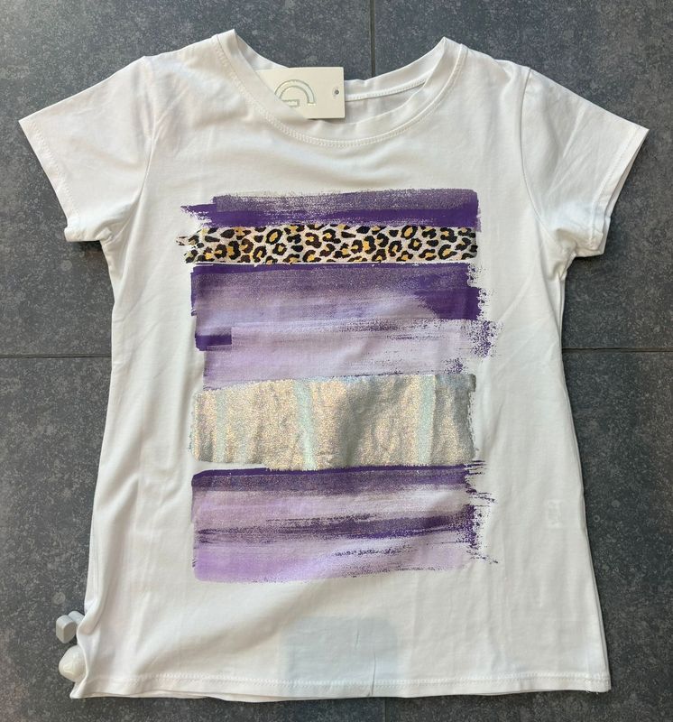 T-shirt verkrijgbaar met twee verschillende printen