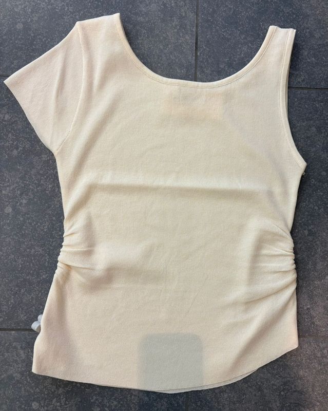 Top verkrijgbaar in twee verschillende kleuren