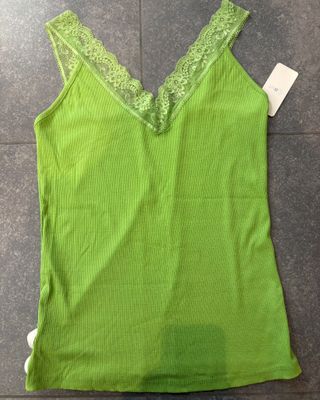Groen topje met kant