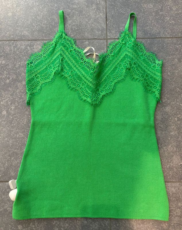 Groen topje met kant