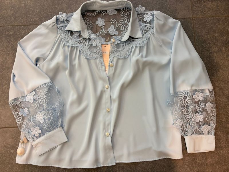 Lichtblauwe blouse