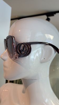 Zonnebril met mooie detail opzij