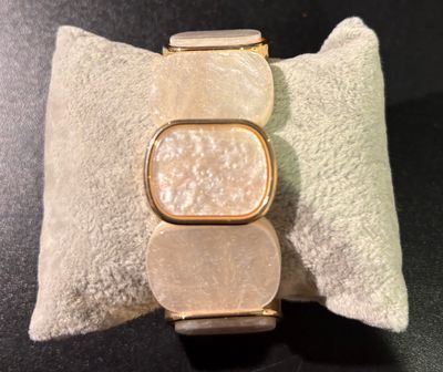 Armband verkrijgbaar in twee verschillende kleuren
