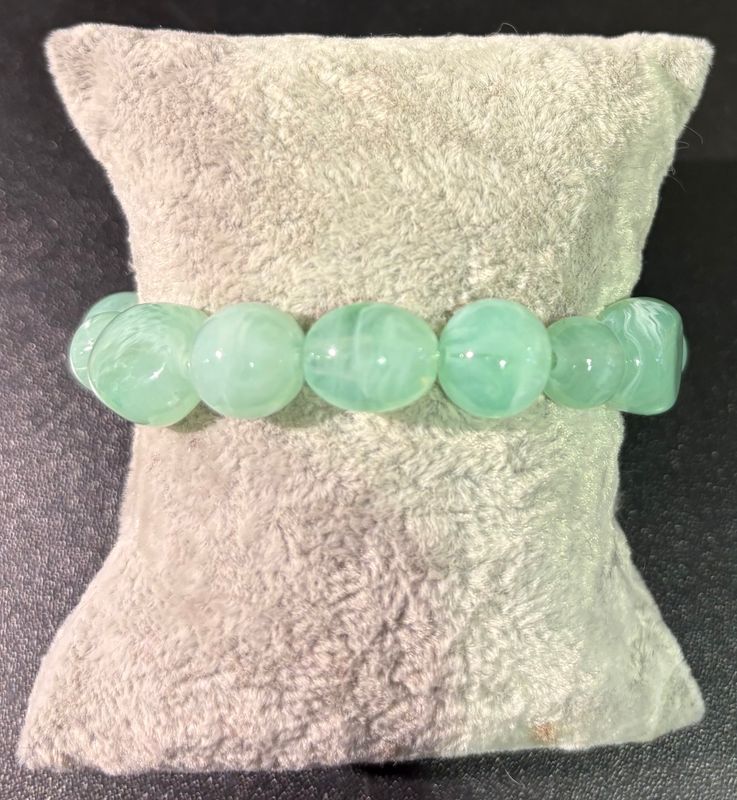 Armband in het muntgroen
