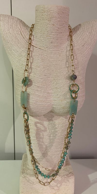 Ketting in het muntgroen afgewerkt met mooie details