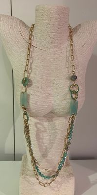 Ketting in het muntgroen afgewerkt met mooie details