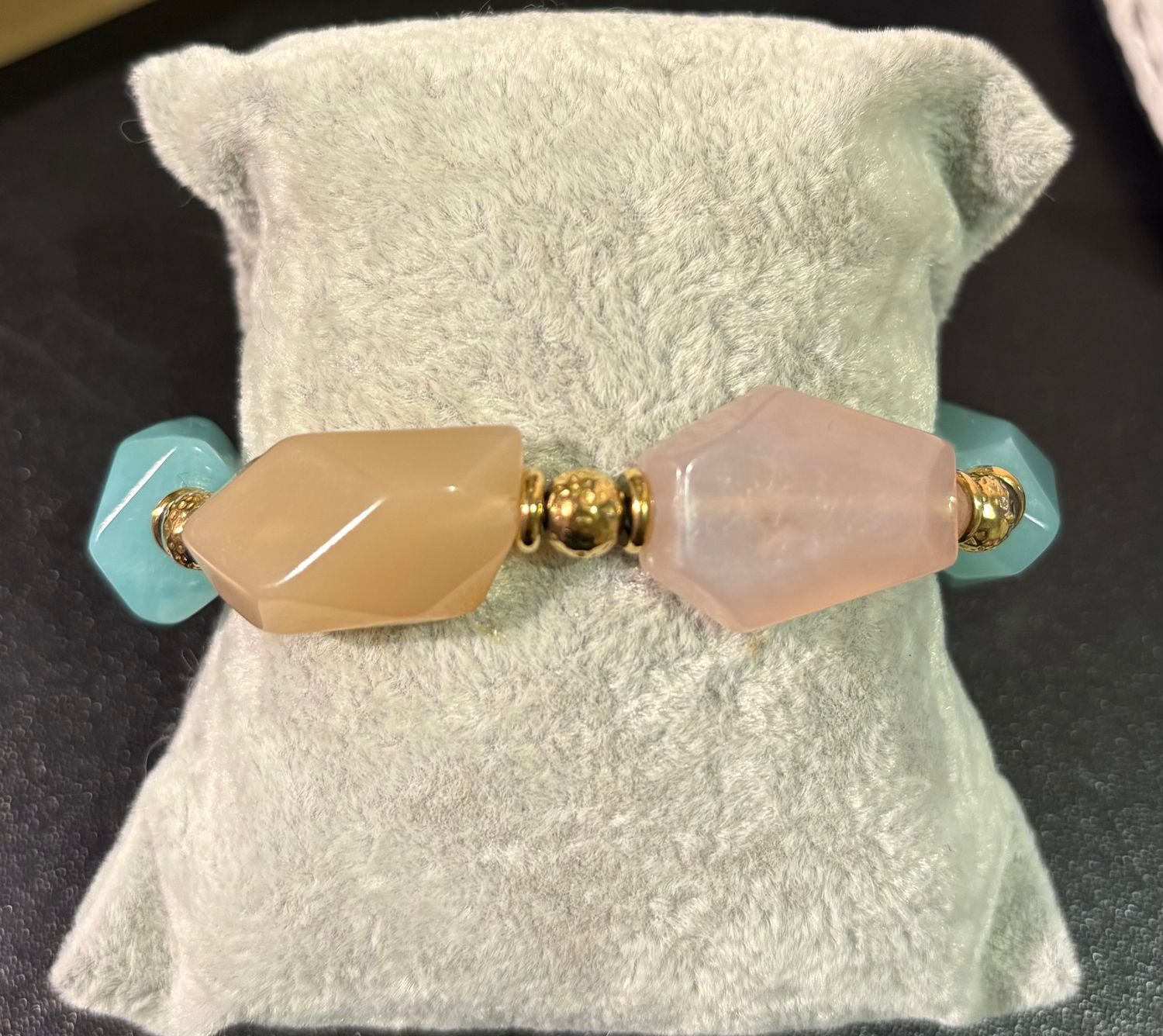 Armband met muntgroen, roze en beige