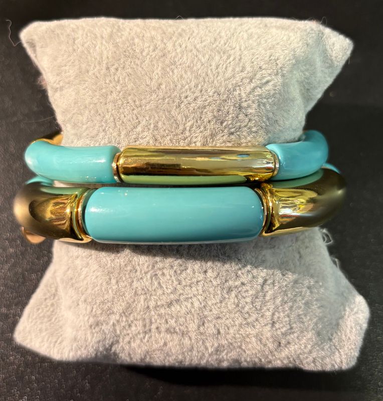 Set van twee armbanden in het aquablauw