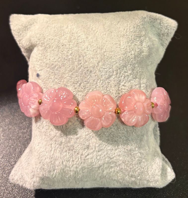Armband in het roze met bloemetjes