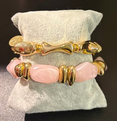 Set van twee armbanden met roze en goud