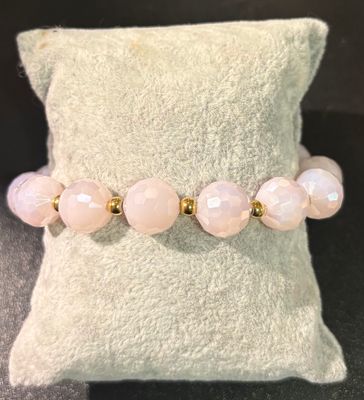 Roze armband met goud afgewerkt