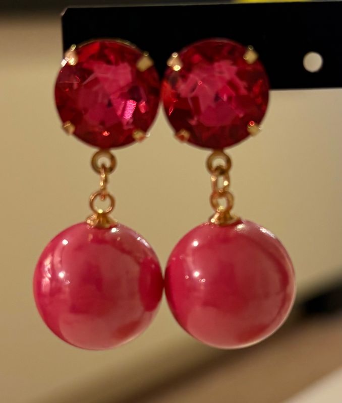 Oorbellen in het fuchsia met mooie steen