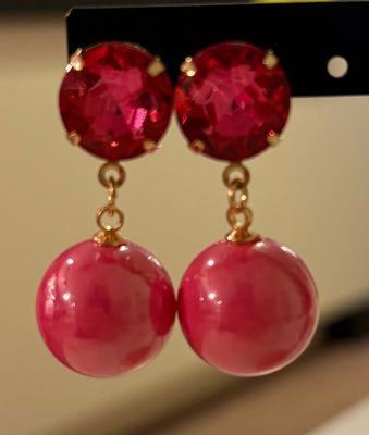 Oorbellen in het fuchsia met mooie steen