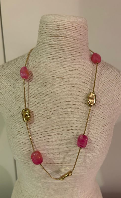 Ketting met goud en fuchsia