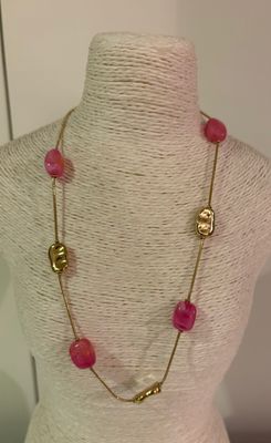Ketting met goud en fuchsia