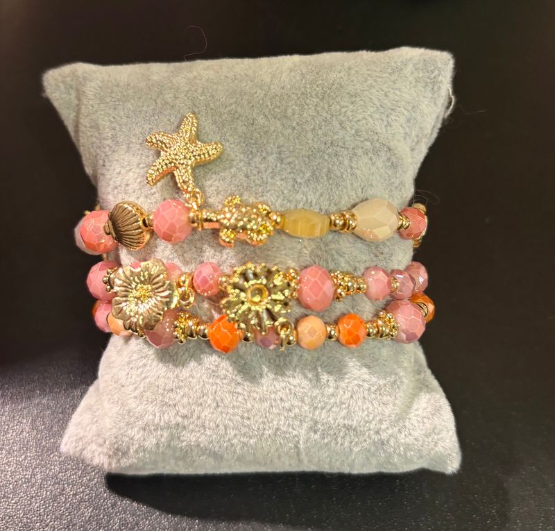 Set van drie armbanden in het goud met mooie afwerking