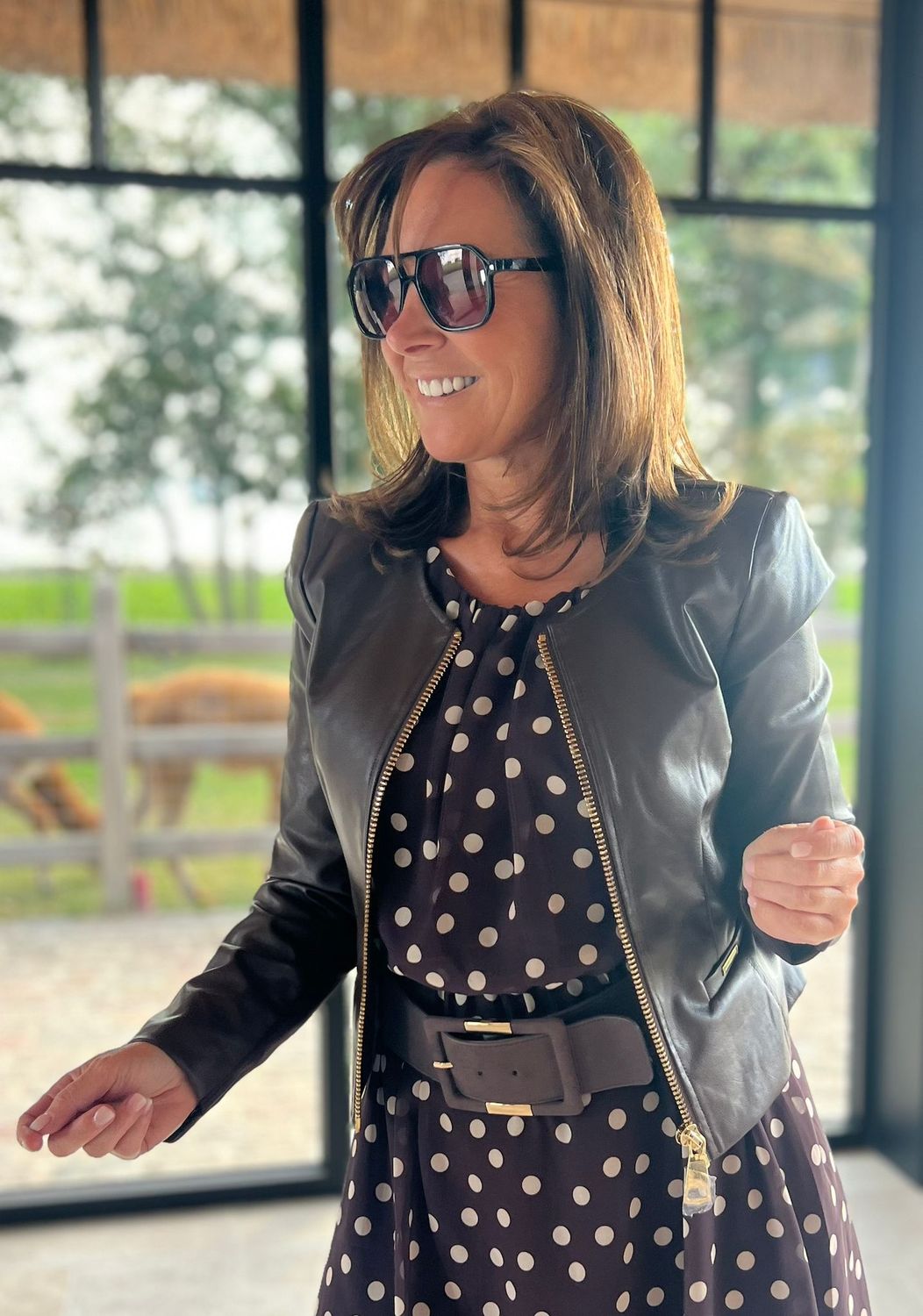 Lederlook jasje met mooie stoffen afwerking aan de mouw Lederlook jasje met mooie stoffen afwerking aan de mouw