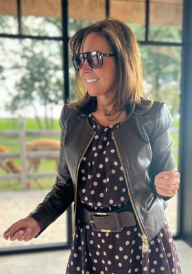 Lederlook jasje met mooie stoffen afwerking aan de mouw