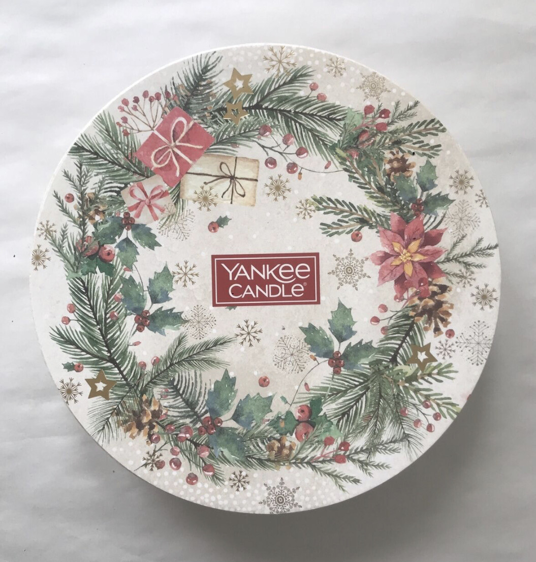 Yankee Candle Christmas Gift Set 18 Scented Tea Lights & 1 Holder Festive
