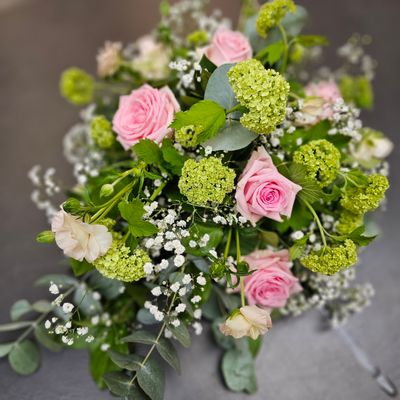 Rouw bloemstuk roze kleuren