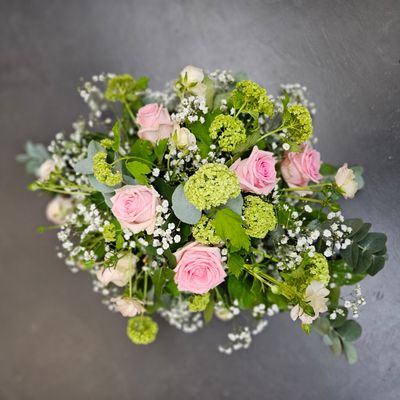 Rouw bloemstuk roze kleuren