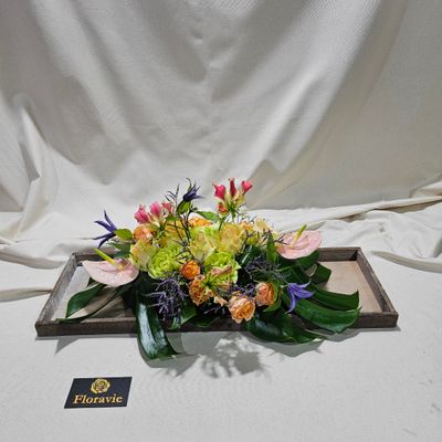 Bloemstuk op plateau Bloemstuk op plateau