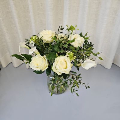 Vaasboeket FRV-905 Rozen wit