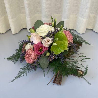 Model 22: Bloemstuk op tak