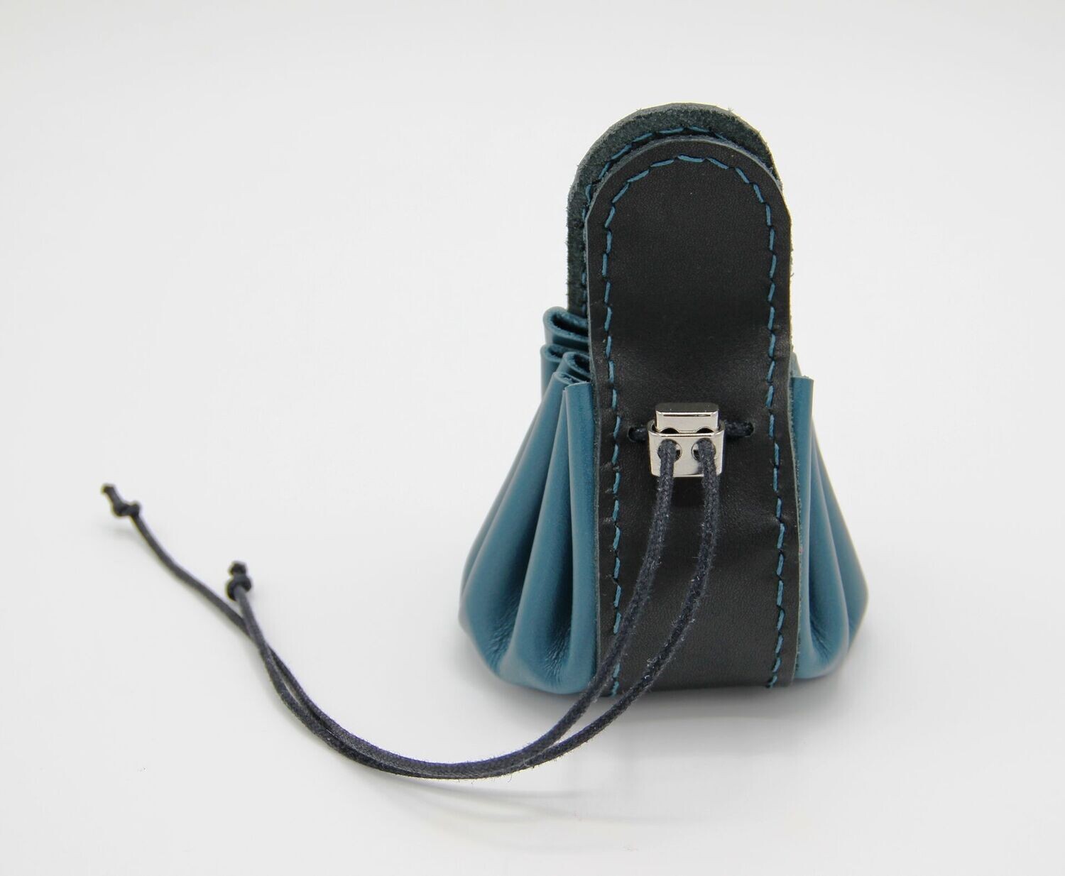 Bourse ronde en cuir bleu canard