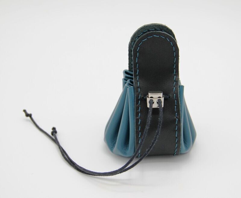 Bourse ronde en cuir bleu canard