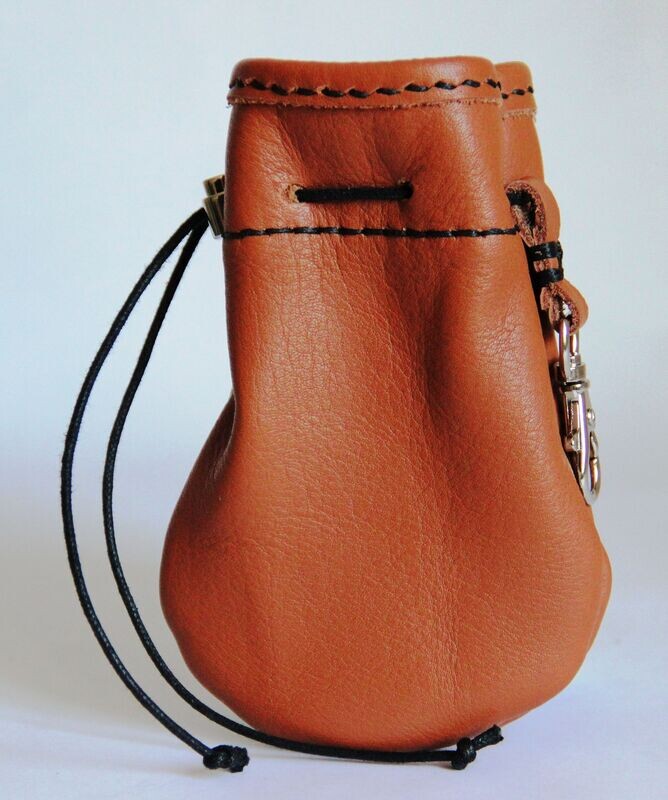 Bourse plate en cuir avec mousqueton