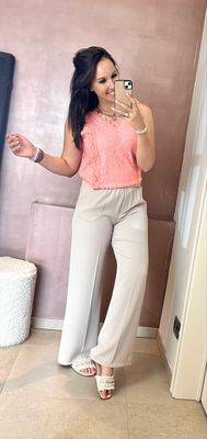 🌸 Lace It Up – Zomertopje in koraal
