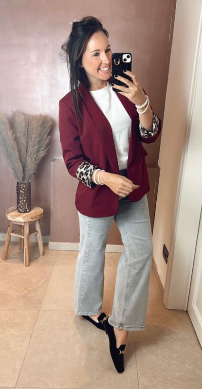 Bordeaux Chic Blazer met Leopard Detail