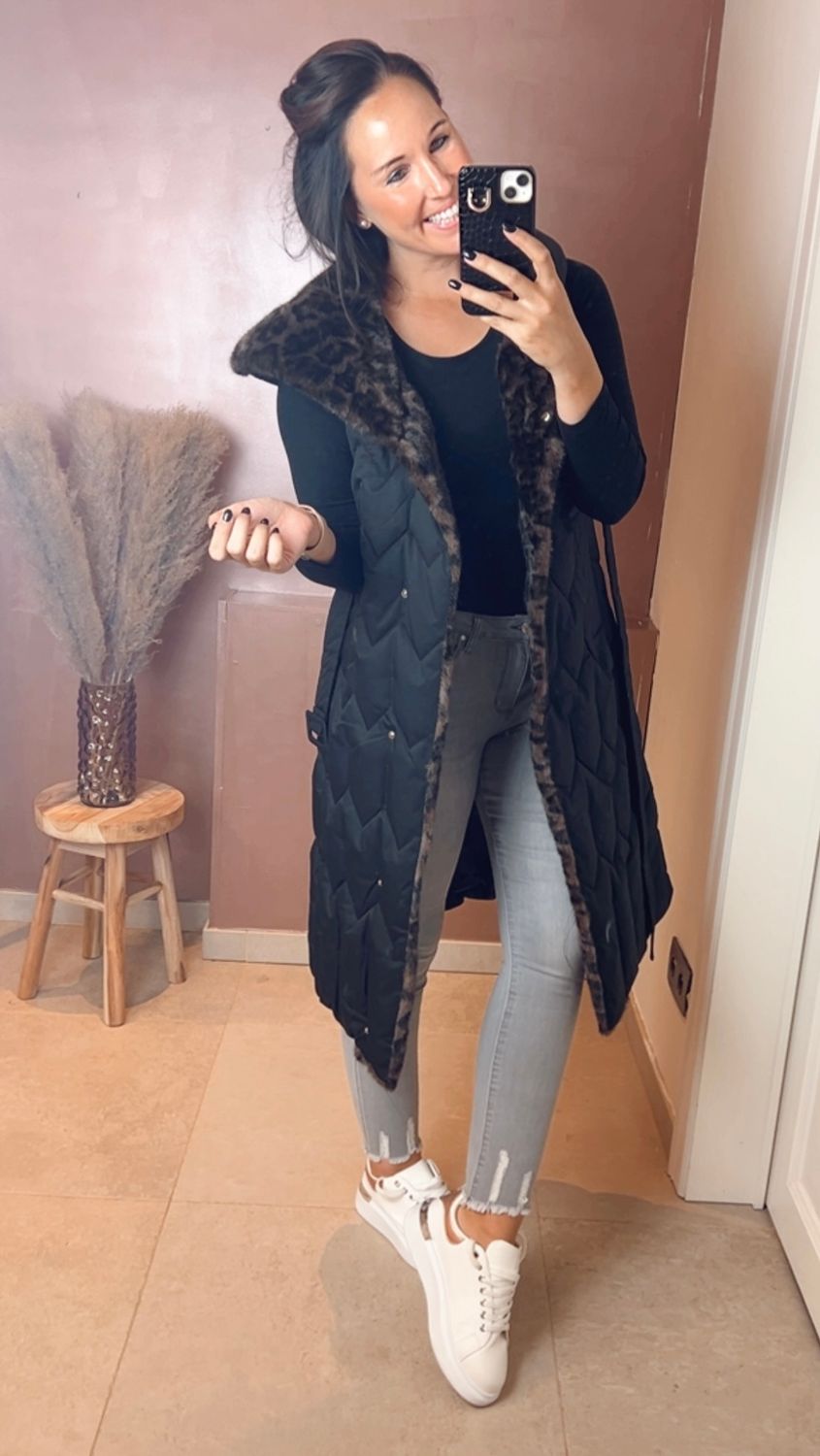 Long Quilted Gilet met Leopard Detail – Black