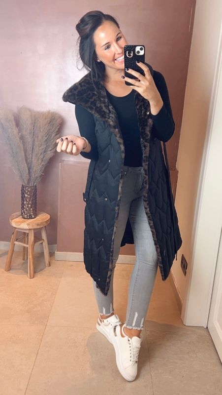 Long Quilted Gilet met Leopard Detail – Black