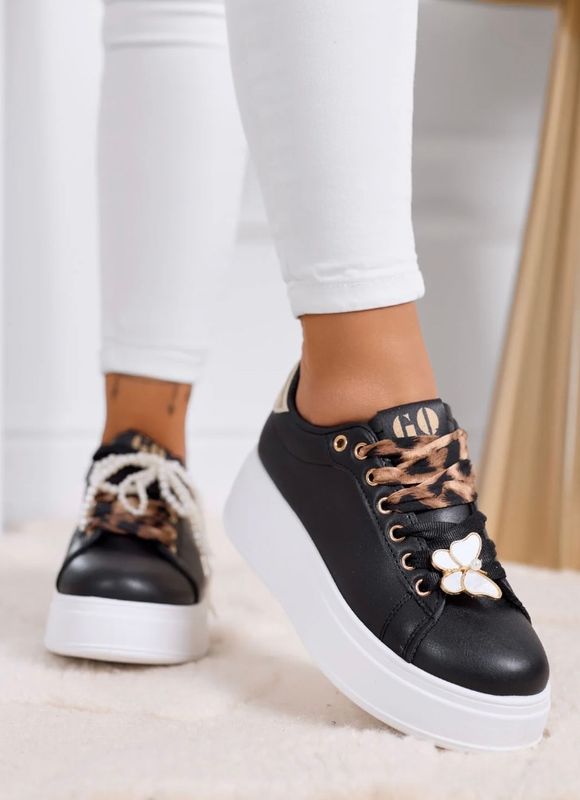 Sneaker black