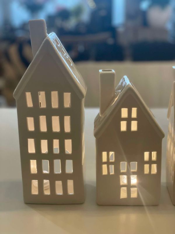 Wit huis keramiek L