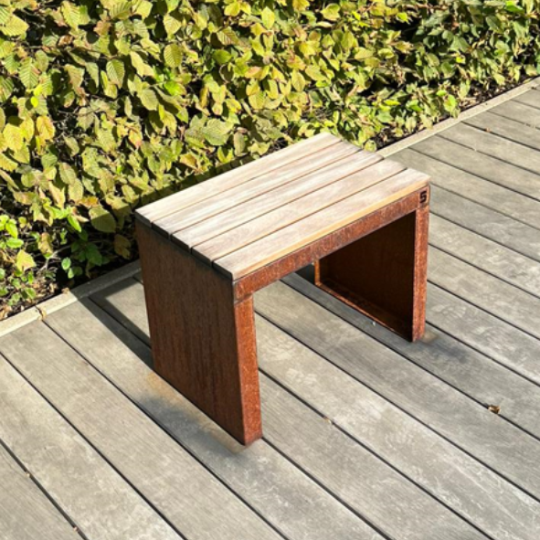 Cortenstaal Zitbank afgewerkt met IPE hout 60x37x47 cm (LxBxH) - Klein