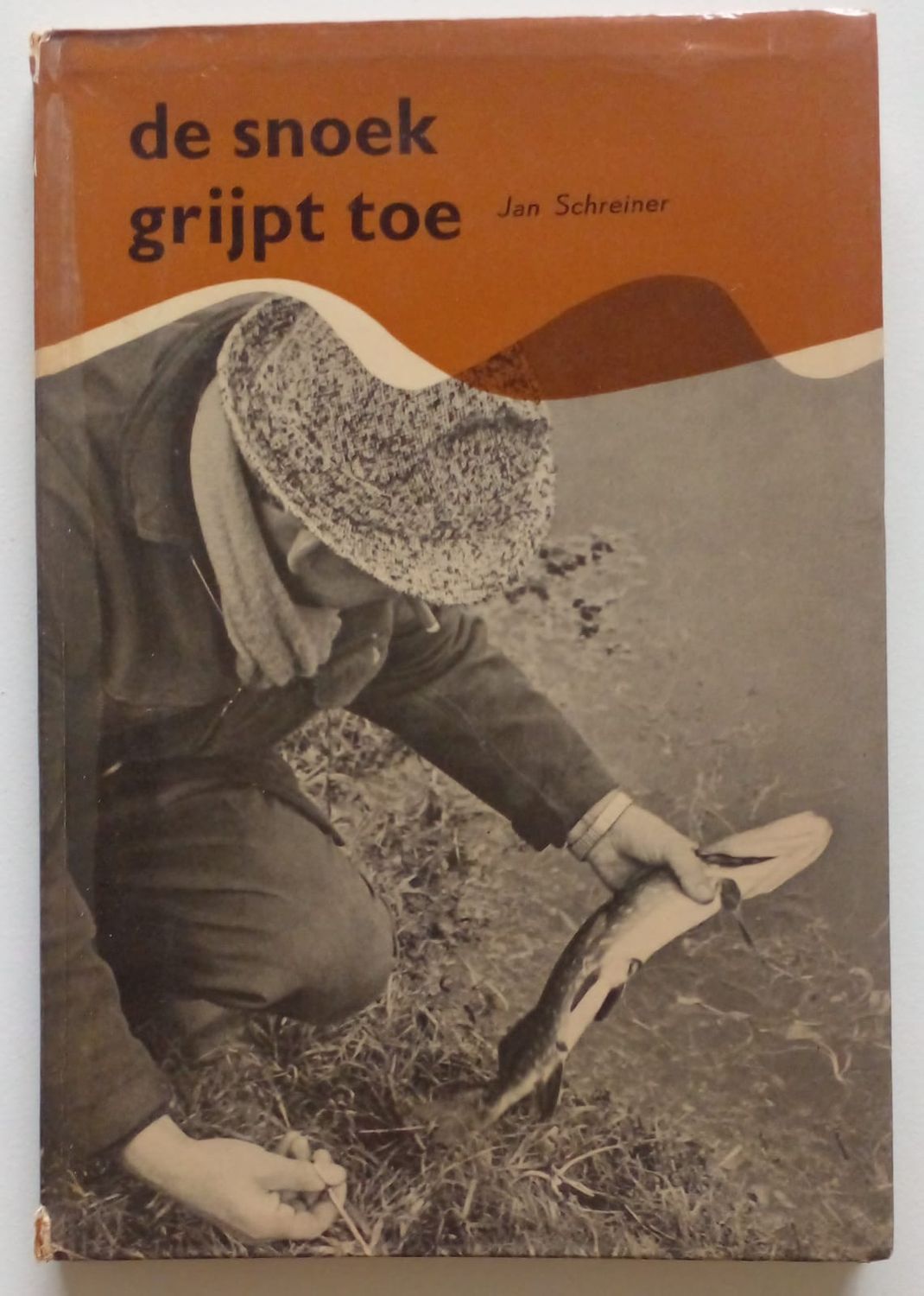 De snoek grijpt toe [D24]