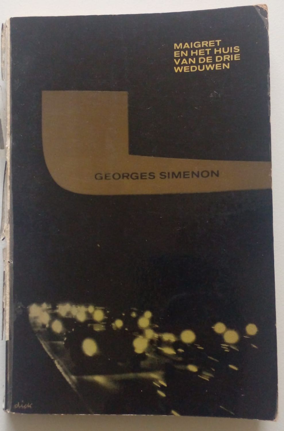 Maigret en het huis van de drie weduwen [D28]